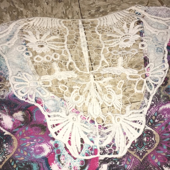 L Pattern blouse with a beautiful lace back - Picture 2 of 2